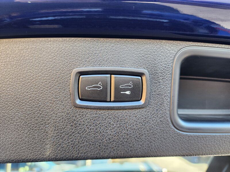 Used 2022 Porsche Macan AWD/4WD image 14