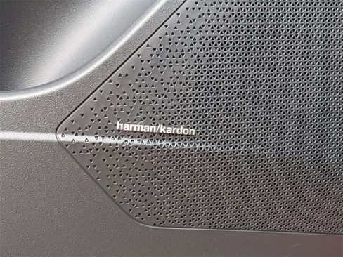 Used 2024 Kia Niro SX Touring image 12