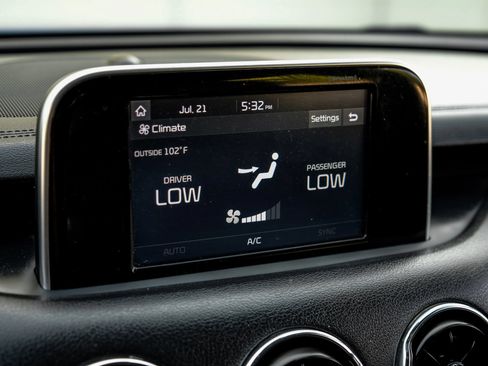 Used 2018 Kia Stinger GT RWD image 36