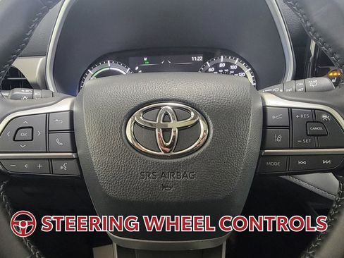 Certified 2025 Toyota Highlander XLE image 19