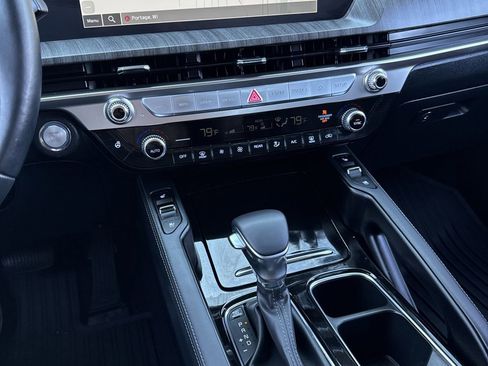 Used 2025 Kia Telluride EX image 16