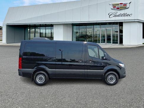 Used 2022 Mercedes-Benz Sprinter 2500 image 7