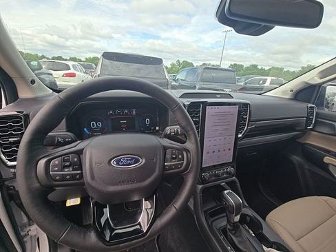 Used 2025 Ford Ranger Lariat w/ Advanced Towing Package AWD/4WD image 17