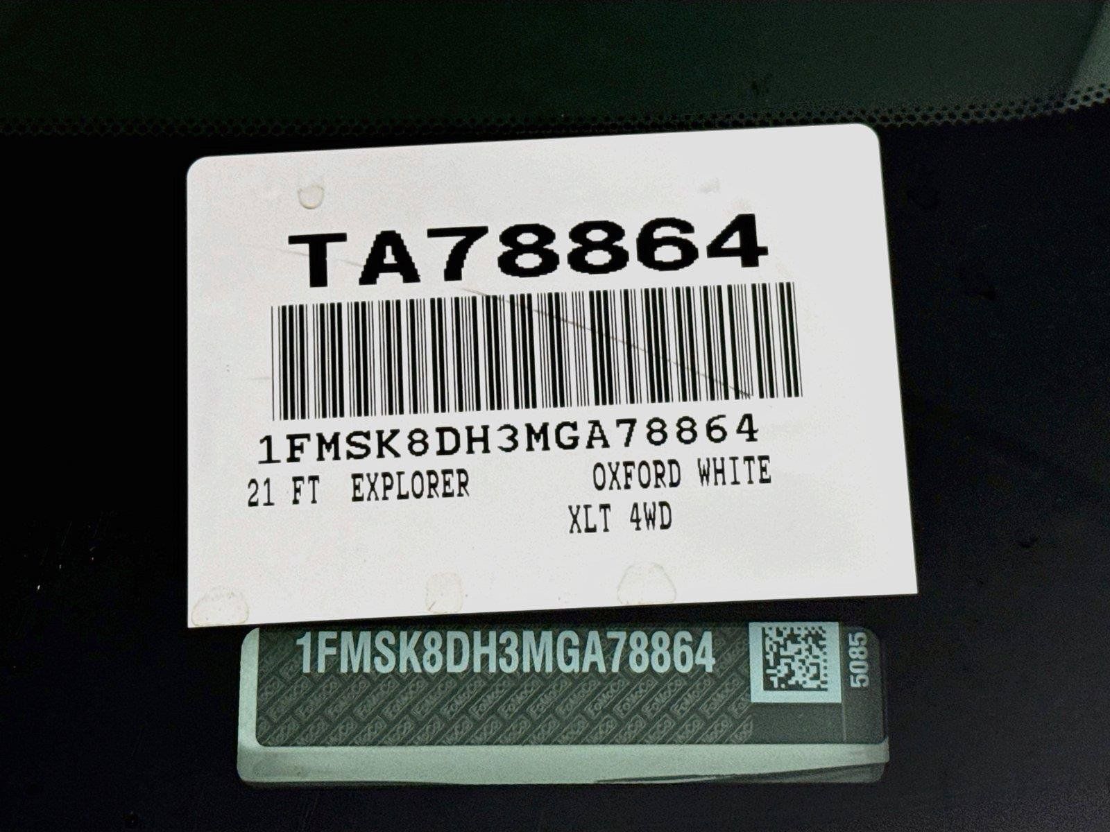 Used 2021 Ford Explorer XLT w/ Equipment Group 202A AWD/4WD image 46