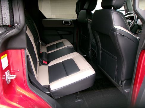 Used 2024 Ford Bronco Wildtrak image 15