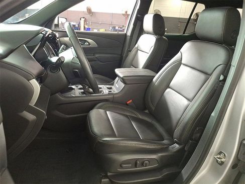 Used 2022 Chevrolet Traverse LT w/ LT Premium Package image 17