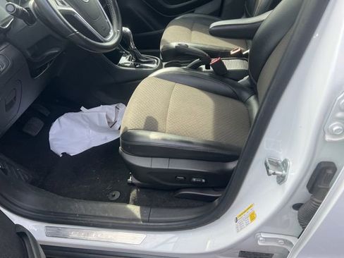 Used 2019 Buick Encore Preferred w/ Safety Package FWD image 5