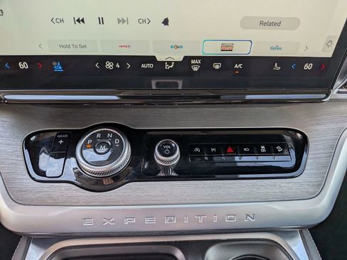 Used 2025 Ford Expedition Max Platinum image 24