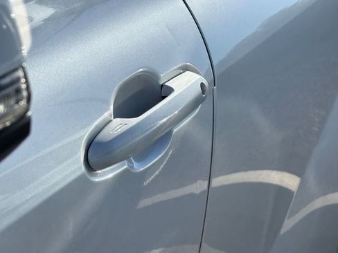 Used 2023 Toyota Highlander Platinum image 13