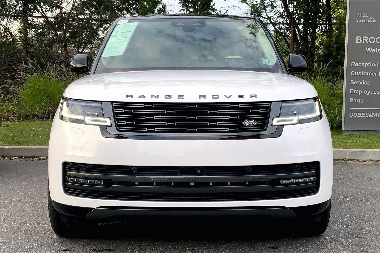 Used 2024 Land Rover Range Rover Long Wheelbase SE AWD/4WD image 2