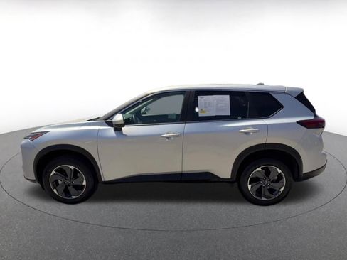 Used 2025 Nissan Rogue SV FWD image 9