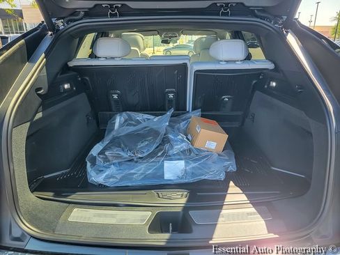New 2026 Cadillac Lyriq Luxury w/ LPO, Floor Liner Package AWD/4WD image 29