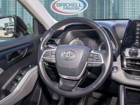 Used 2022 Toyota Highlander LE image 22