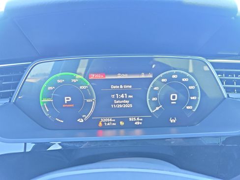 Used 2022 Audi e-tron Premium w/ Convenience Plus Package image 17