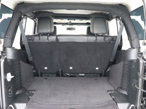 Used 2018 Jeep Wrangler Unlimited Sahara image 33