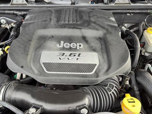 Used 2013 Jeep Wrangler Unlimited Sport image 14