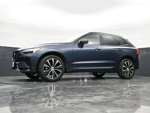 Used 2025 Volvo XC60 B5 Plus AWD/4WD image 38
