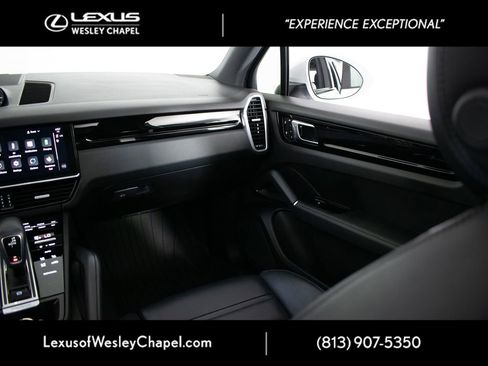 Used 2023 Porsche Cayenne AWD/4WD image 26