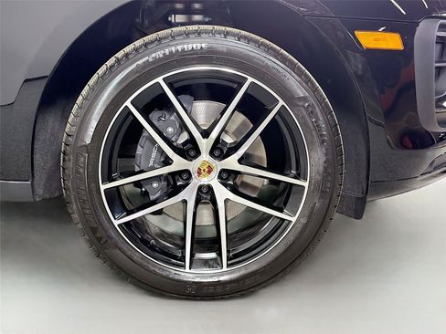 Certified 2026 Porsche Macan AWD/4WD image 14