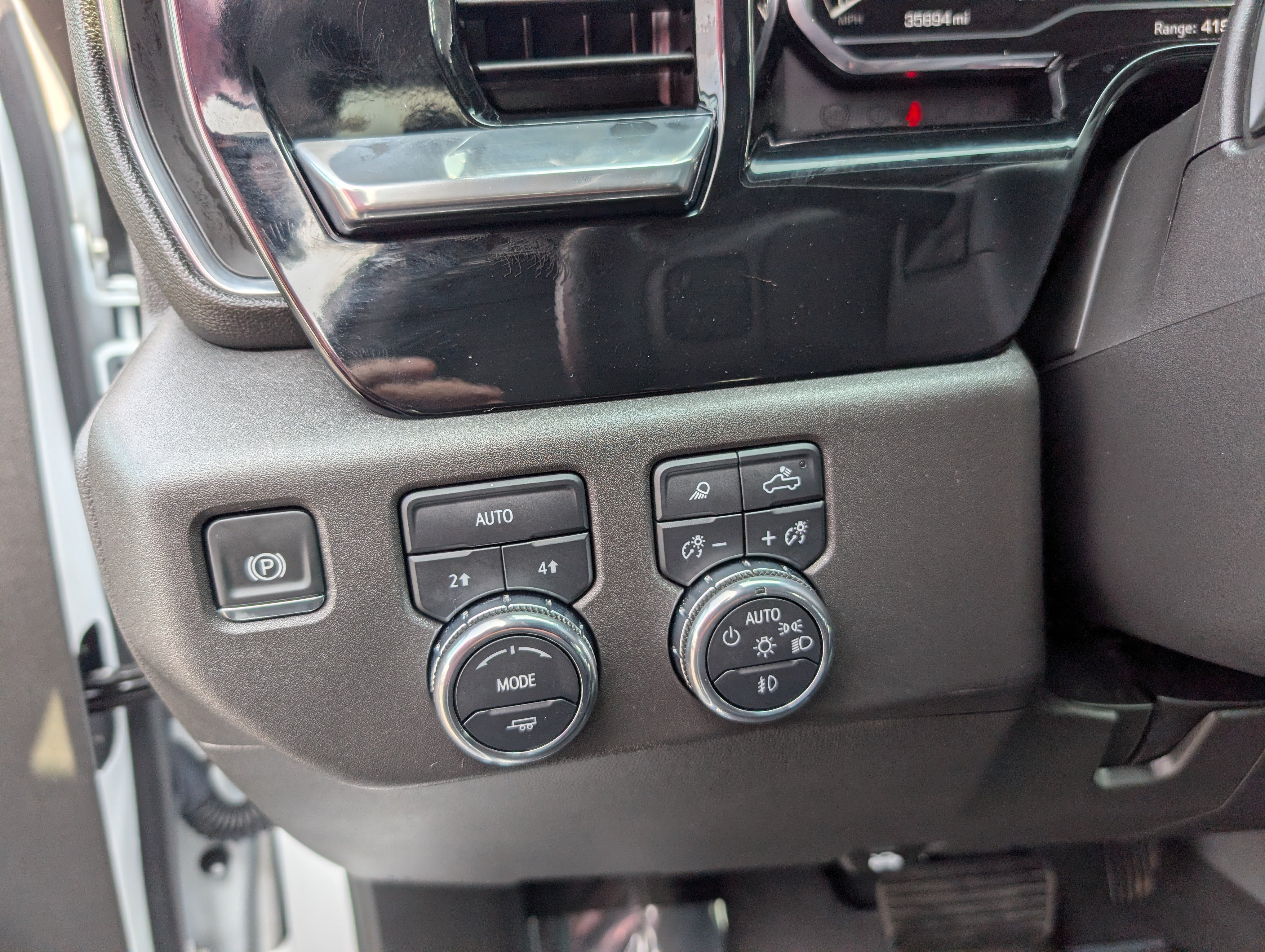 Used 2025 GMC Sierra 1500 SLT AWD/4WD image 15