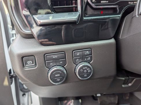 Used 2025 GMC Sierra 1500 SLT AWD/4WD image 15