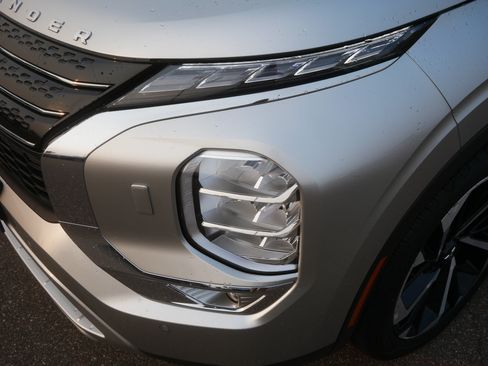 Used 2022 Mitsubishi Outlander SE AWD/4WD image 15