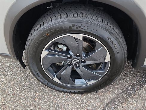 Used 2024 Nissan Rogue SV image 6