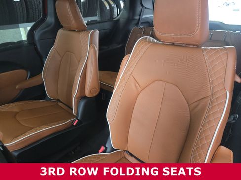Used 2025 Chrysler Pacifica Pinnacle FWD image 25