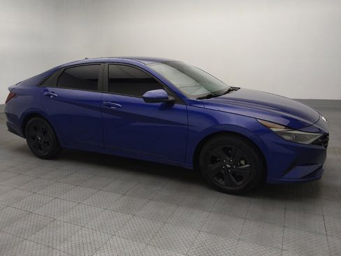 Used 2021 Hyundai Elantra SEL image 11