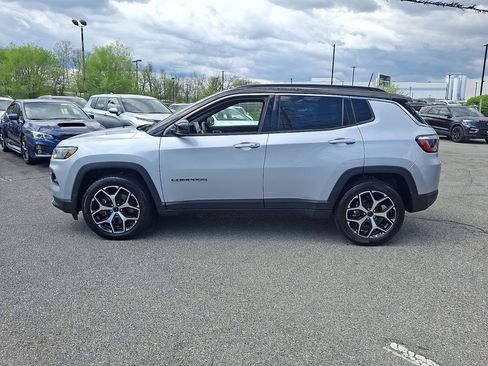 Used 2025 Jeep Compass Limited AWD/4WD image 9