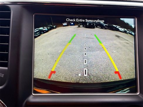 Used 2018 Jeep Grand Cherokee Laredo image 14