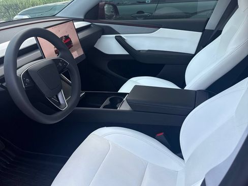 Used 2026 Tesla Model Y 2WD image 5