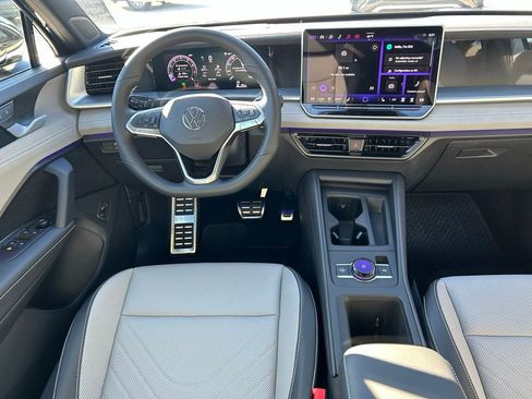 New 2026 Volkswagen Tiguan SE R-Line FWD image 9