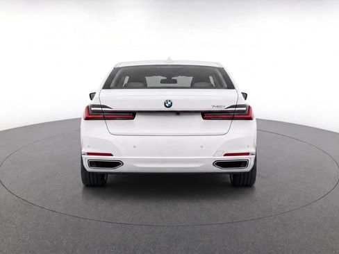 Used 2022 BMW 740i w/ Premium Package RWD image 8