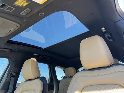 Certified 2022 Lincoln Corsair Reserve image 13