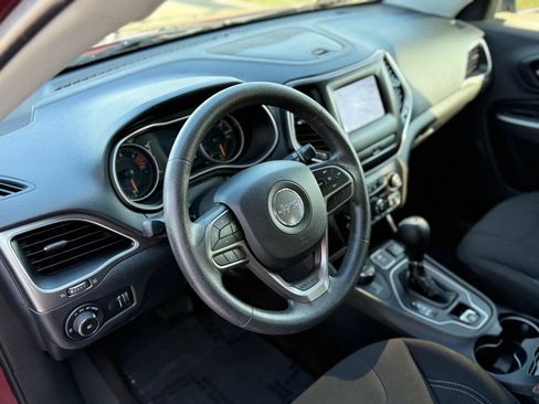 Used 2019 Jeep Cherokee Latitude w/ Popular Appearance Group AWD/4WD image 11