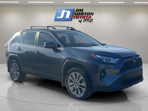 Used 2023 Toyota RAV4 XLE Premium image 3