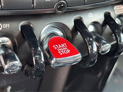 Used 2021 MINI Cooper S w/ 6.5" Touchscreen Package image 24