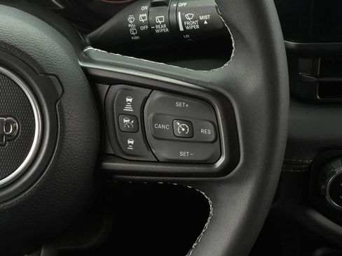 Used 2025 Jeep Wrangler Unlimited Rubicon AWD/4WD image 14