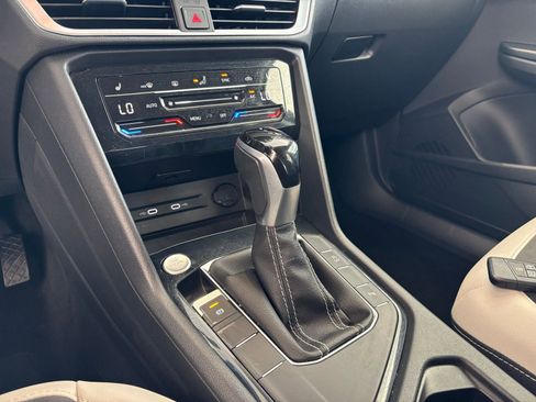 Used 2025 Volkswagen Taos SE image 41