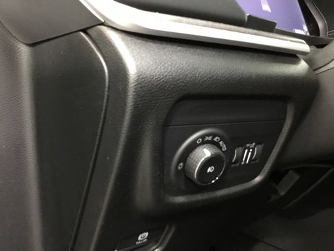 Used 2022 Jeep Grand Cherokee Limited AWD/4WD image 9