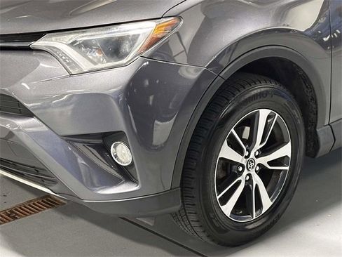 Used 2018 Toyota RAV4 XLE image 10