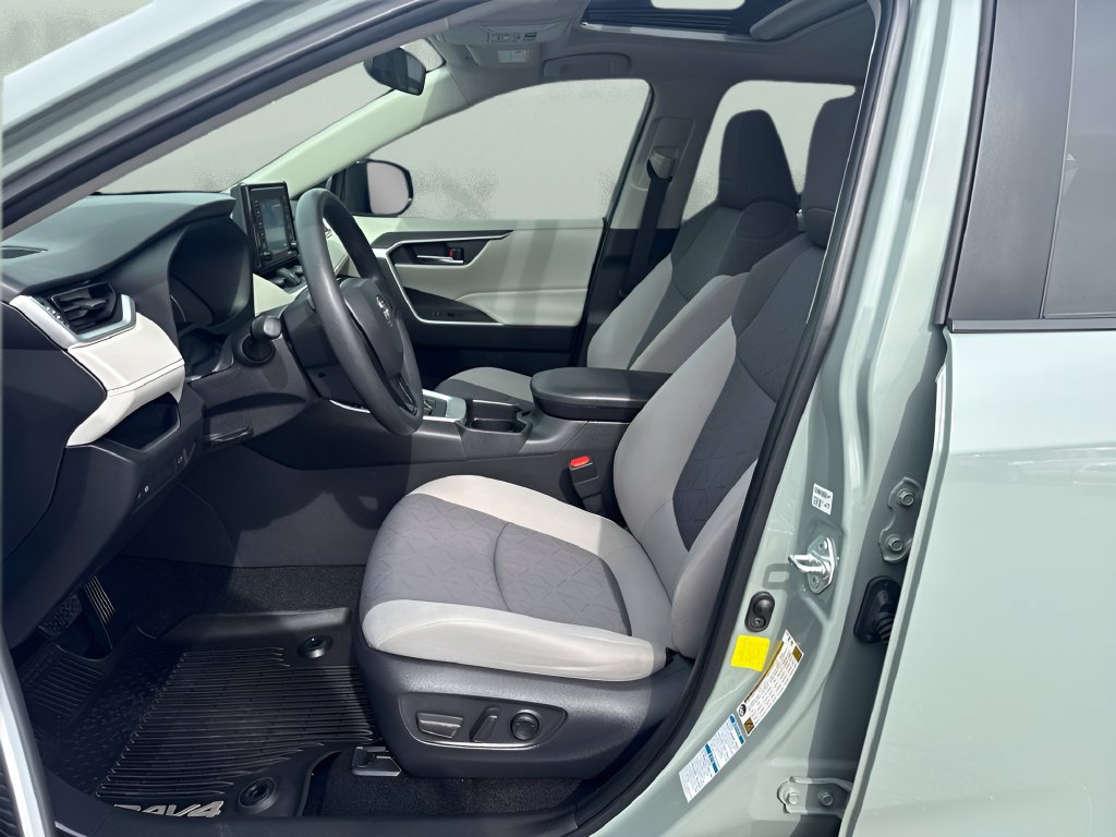 Used 2021 Toyota RAV4 XLE w/ Convenience Package AWD/4WD image 9