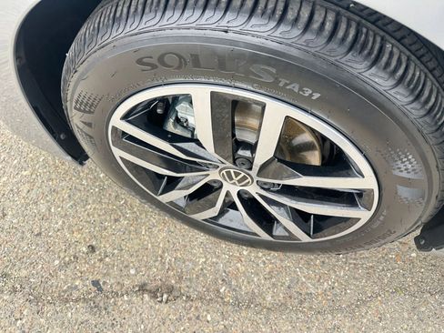 Used 2025 Volkswagen Jetta SE image 30