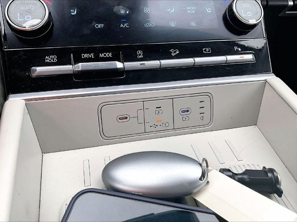 Used 2025 Hyundai Santa Fe SEL FWD image 31