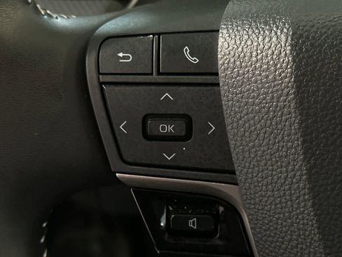 Used 2025 Toyota Camry SE FWD image 29