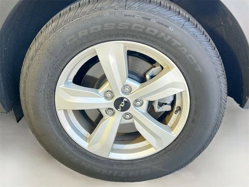 Certified 2024 Kia Sorento LX image 31