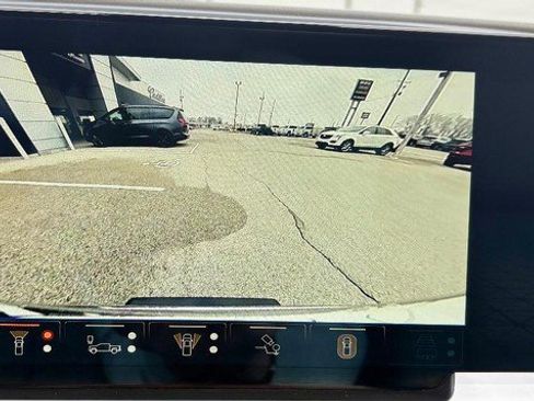 Used 2024 GMC Sierra 2500 SLT w/ SLT Premium Package image 28