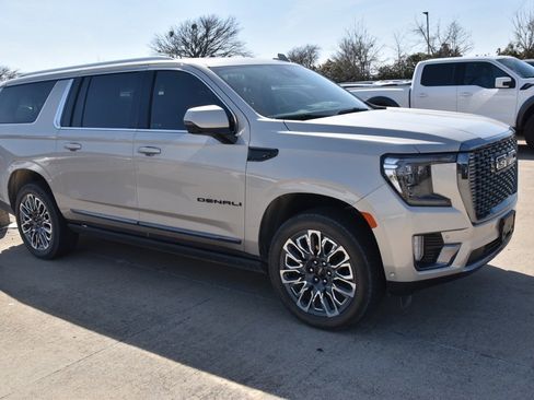 Used 2024 GMC Yukon XL Denali Ultimate image 4