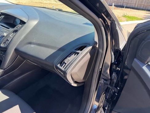 Used 2017 Ford Focus SE image 19